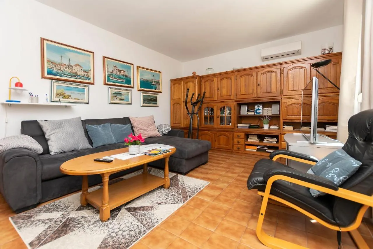 Apartment Tonia Kastela 0*,  Croatia
