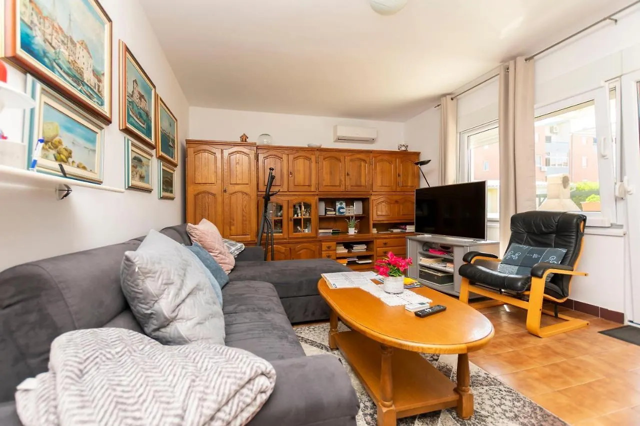 Apartment Tonia Kastela 0*,  Croatia